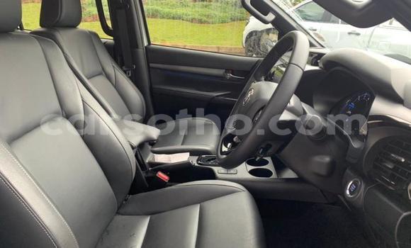Sayi Na hannu Toyota Hilux White Mota in Maseru a Maseru Sayi Na hannu Toyota Hilux White Mota in Maseru a Maseru