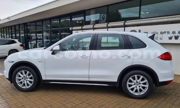 Buy Used Porsche Cayenne White Car in Maseru in Maseru Buy Used Porsche Cayenne White Car in Maseru in Maseru