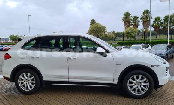 Buy Used Porsche Cayenne White Car in Maseru in Maseru Buy Used Porsche Cayenne White Car in Maseru in Maseru
