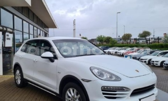 Buy Used Porsche Cayenne White Car in Maseru in Maseru Buy Used Porsche Cayenne White Car in Maseru in Maseru