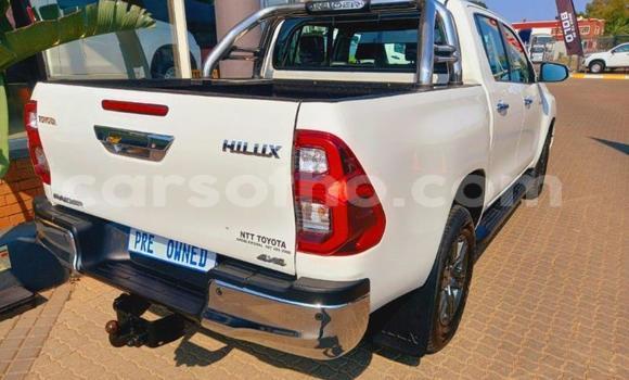 Buy Used Toyota Hilux White Car in Maseru in Maseru Buy Used Toyota Hilux White Car in Maseru in Maseru