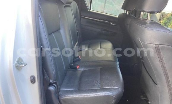 اشتري مستعمل Toyota Hilux White سيارة في Maseru في Maseru اشتري مستعمل Toyota Hilux White سيارة في Maseru في Maseru