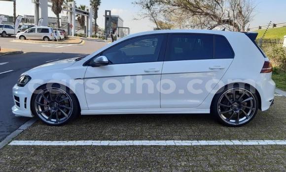 Sayi Na hannu Volkswagen Golf R White Mota in Maseru a Maseru Sayi Na hannu Volkswagen Golf R White Mota in Maseru a Maseru