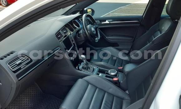Sayi Na hannu Volkswagen Golf R White Mota in Maseru a Maseru Sayi Na hannu Volkswagen Golf R White Mota in Maseru a Maseru