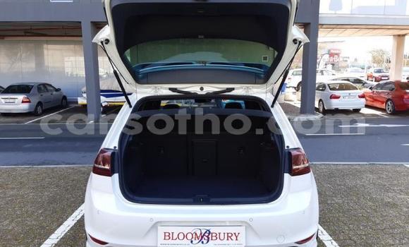Sayi Na hannu Volkswagen Golf R White Mota in Maseru a Maseru Sayi Na hannu Volkswagen Golf R White Mota in Maseru a Maseru