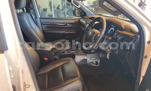 Acheter Occasion Voiture Toyota Hilux Blanc à Maputsoa, Leribe Acheter Occasion Voiture Toyota Hilux Blanc à Maputsoa, Leribe
