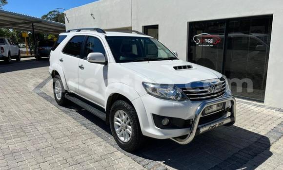 Sayi Na hannu Toyota Fortuner White Mota in Maseru a Maseru Sayi Na hannu Toyota Fortuner White Mota in Maseru a Maseru