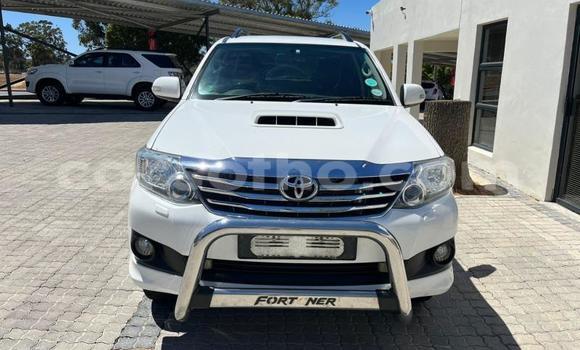 Sayi Na hannu Toyota Fortuner White Mota in Maseru a Maseru Sayi Na hannu Toyota Fortuner White Mota in Maseru a Maseru