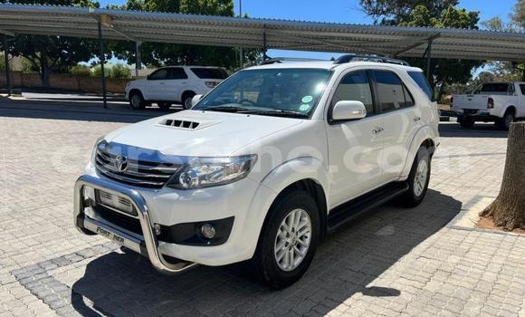 Sayi Na hannu Toyota Fortuner White Mota in Maseru a Maseru Sayi Na hannu Toyota Fortuner White Mota in Maseru a Maseru