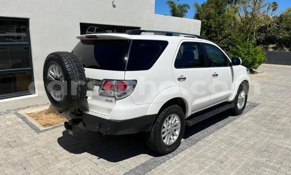 Sayi Na hannu Toyota Fortuner White Mota in Maseru a Maseru Sayi Na hannu Toyota Fortuner White Mota in Maseru a Maseru