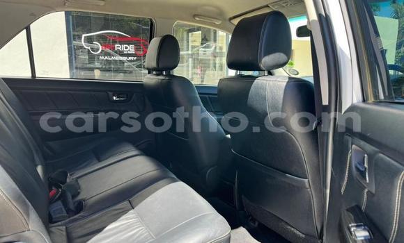 Sayi Na hannu Toyota Fortuner White Mota in Maseru a Maseru Sayi Na hannu Toyota Fortuner White Mota in Maseru a Maseru