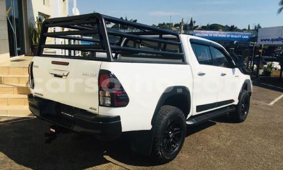Buy Used Toyota Hilux White Car in Maseru in Maseru Buy Used Toyota Hilux White Car in Maseru in Maseru
