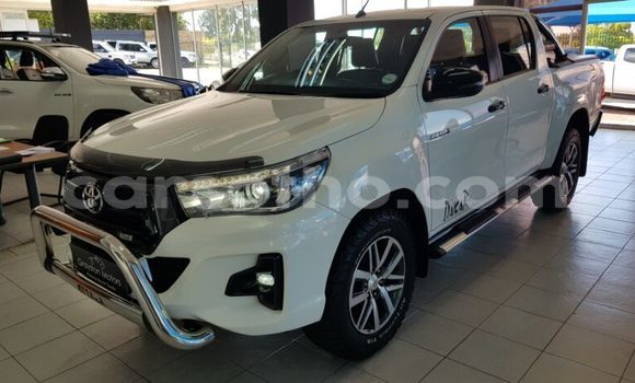 Sayi Na hannu Toyota Hilux White Mota in Maseru a Maseru Sayi Na hannu Toyota Hilux White Mota in Maseru a Maseru