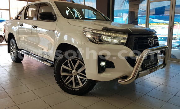 Sayi Na hannu Toyota Hilux White Mota in Maseru a Maseru Sayi Na hannu Toyota Hilux White Mota in Maseru a Maseru