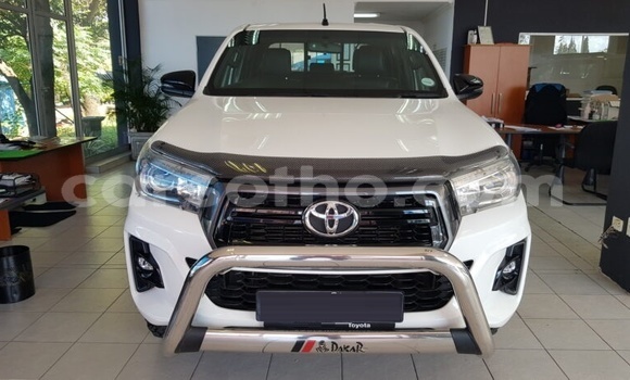 Sayi Na hannu Toyota Hilux White Mota in Maseru a Maseru Sayi Na hannu Toyota Hilux White Mota in Maseru a Maseru