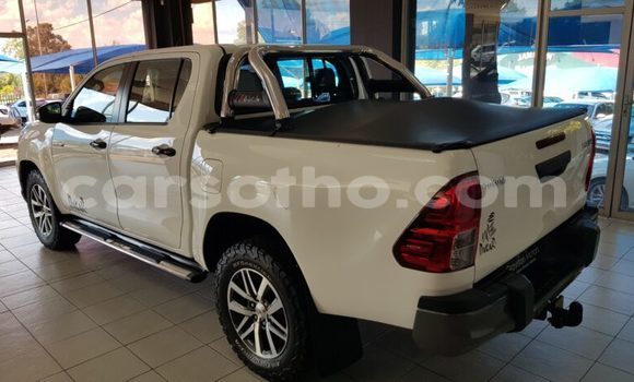 Sayi Na hannu Toyota Hilux White Mota in Maseru a Maseru Sayi Na hannu Toyota Hilux White Mota in Maseru a Maseru