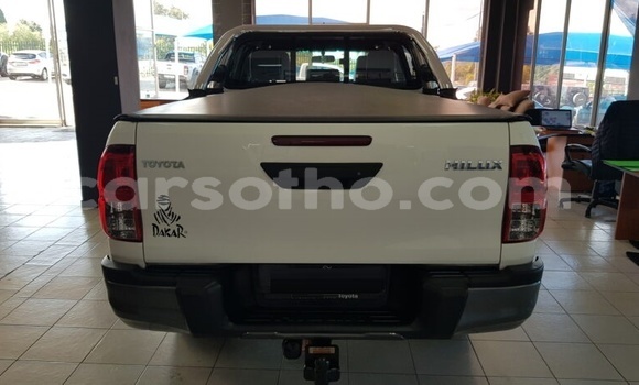 Sayi Na hannu Toyota Hilux White Mota in Maseru a Maseru Sayi Na hannu Toyota Hilux White Mota in Maseru a Maseru