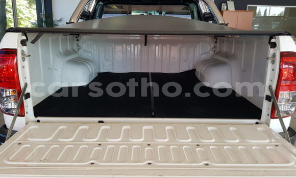 Sayi Na hannu Toyota Hilux White Mota in Maseru a Maseru Sayi Na hannu Toyota Hilux White Mota in Maseru a Maseru