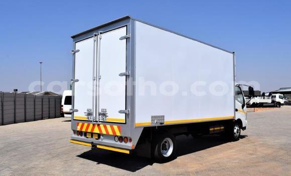 Buy Used Hino 300 Series White Truck in Maseru in Maseru Buy Used Hino 300 Series White Truck in Maseru in Maseru