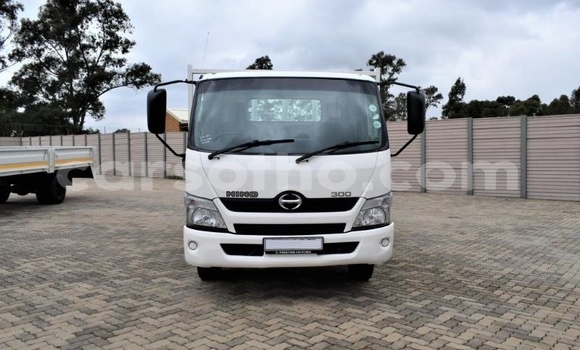Buy Used Hino 300 Series White Truck in Maseru in Maseru Buy Used Hino 300 Series White Truck in Maseru in Maseru