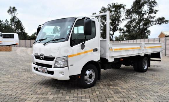 Buy Used Hino 300 Series White Truck in Maseru in Maseru Buy Used Hino 300 Series White Truck in Maseru in Maseru
