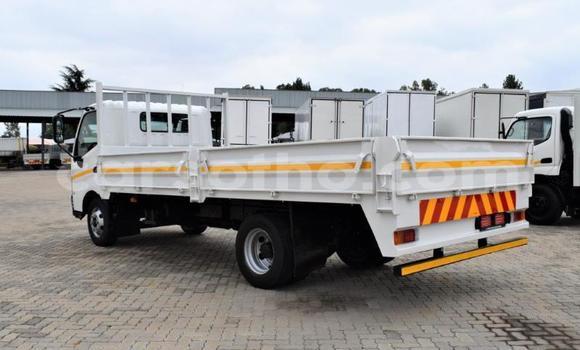 Buy Used Hino 300 Series White Truck in Maseru in Maseru Buy Used Hino 300 Series White Truck in Maseru in Maseru