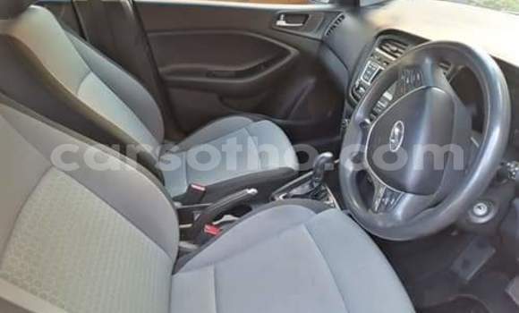 Sayi Na hannu Hyundai i20 Beige Mota in Thaba–Tseka a Mafeteng Sayi Na hannu Hyundai i20 Beige Mota in Thaba–Tseka a Mafeteng