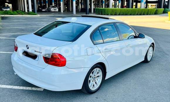 Sayi Na hannu BMW 3–Series White Mota in Maputsoa a Leribe Sayi Na hannu BMW 3–Series White Mota in Maputsoa a Leribe