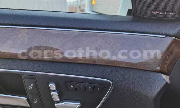 Acheter Occasion Voiture Mercedes-Benz E–Class Blanc à Maseru, Maseru Acheter Occasion Voiture Mercedes-Benz E–Class Blanc à Maseru, Maseru