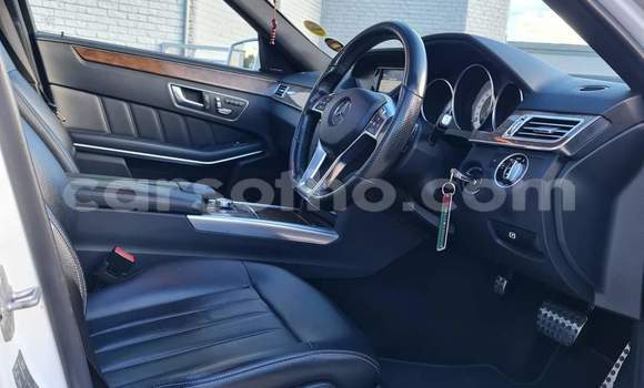 Acheter Occasion Voiture Mercedes-Benz E–Class Blanc à Maseru, Maseru Acheter Occasion Voiture Mercedes-Benz E–Class Blanc à Maseru, Maseru