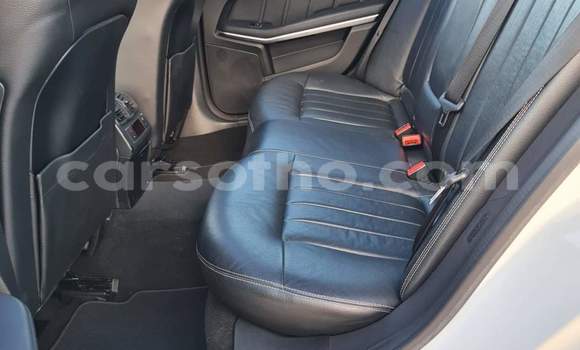 Acheter Occasion Voiture Mercedes-Benz E–Class Blanc à Maseru, Maseru Acheter Occasion Voiture Mercedes-Benz E–Class Blanc à Maseru, Maseru