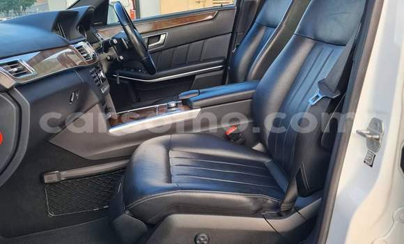 Acheter Occasion Voiture Mercedes-Benz E–Class Blanc à Maseru, Maseru Acheter Occasion Voiture Mercedes-Benz E–Class Blanc à Maseru, Maseru