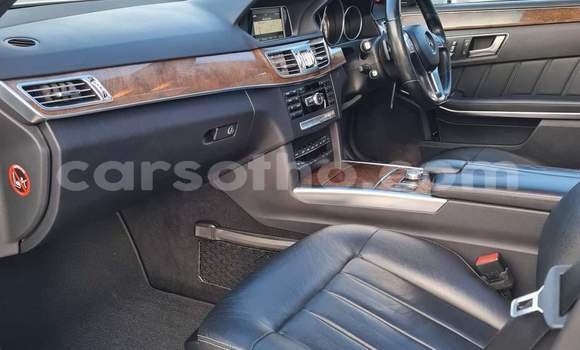 Acheter Occasion Voiture Mercedes-Benz E–Class Blanc à Maseru, Maseru Acheter Occasion Voiture Mercedes-Benz E–Class Blanc à Maseru, Maseru