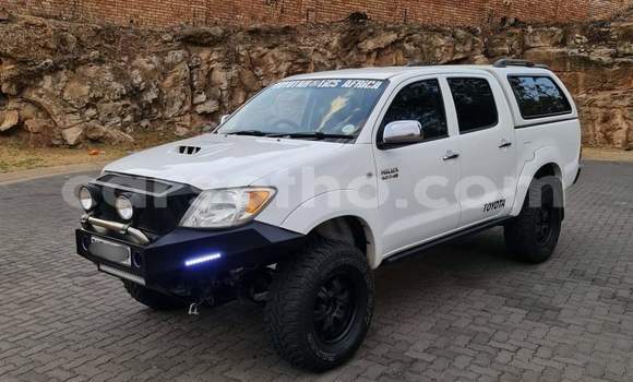 Sayi Na hannu Toyota Hilux White Mota in Maseru a Maseru Sayi Na hannu Toyota Hilux White Mota in Maseru a Maseru