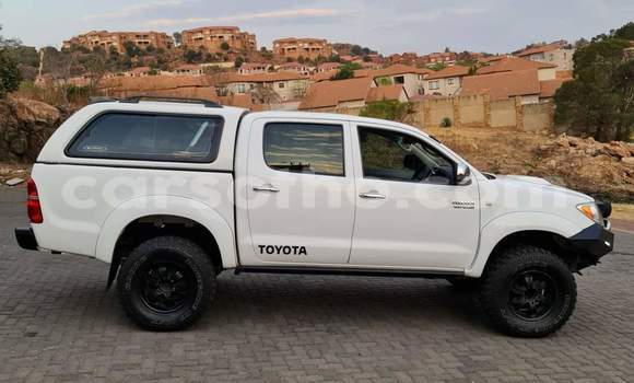 Sayi Na hannu Toyota Hilux White Mota in Maseru a Maseru Sayi Na hannu Toyota Hilux White Mota in Maseru a Maseru