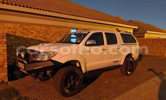 Sayi Na hannu Toyota Hilux White Mota in Maseru a Maseru Sayi Na hannu Toyota Hilux White Mota in Maseru a Maseru