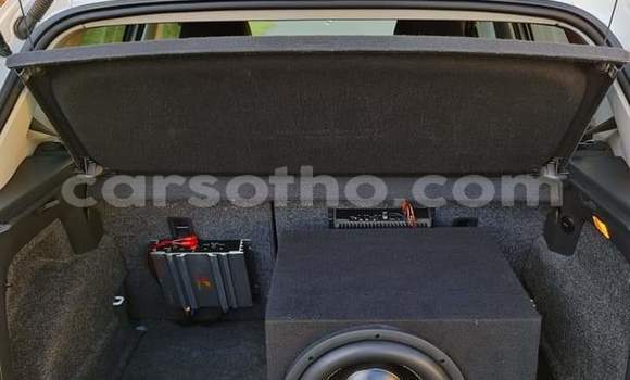 Acheter Occasion Voiture Volkswagen Polo Blanc à Maputsoe, Leribe Acheter Occasion Voiture Volkswagen Polo Blanc à Maputsoe, Leribe