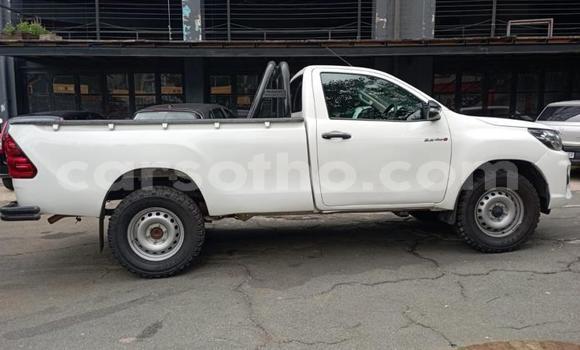 Acheter Occasion Voiture Toyota Corolla Blanc à Maputsoe, Leribe Acheter Occasion Voiture Toyota Corolla Blanc à Maputsoe, Leribe