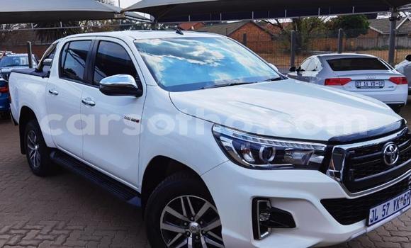 Acheter Occasion Voiture Toyota Hilux Blanc à Maputsoe, Leribe Acheter Occasion Voiture Toyota Hilux Blanc à Maputsoe, Leribe