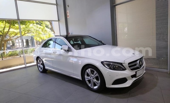 Sayi Na hannu Mercedes-Benz C-klasse White Mota in Maseru a Maseru Sayi Na hannu Mercedes-Benz C-klasse White Mota in Maseru a Maseru