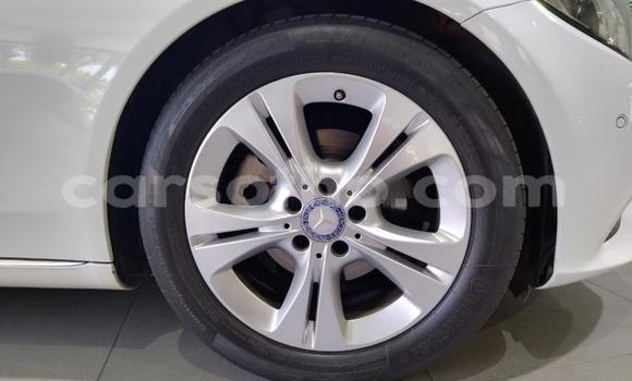 Sayi Na hannu Mercedes-Benz C-klasse White Mota in Maseru a Maseru Sayi Na hannu Mercedes-Benz C-klasse White Mota in Maseru a Maseru