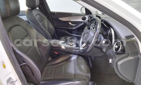 Sayi Na hannu Mercedes-Benz C-klasse White Mota in Maseru a Maseru Sayi Na hannu Mercedes-Benz C-klasse White Mota in Maseru a Maseru