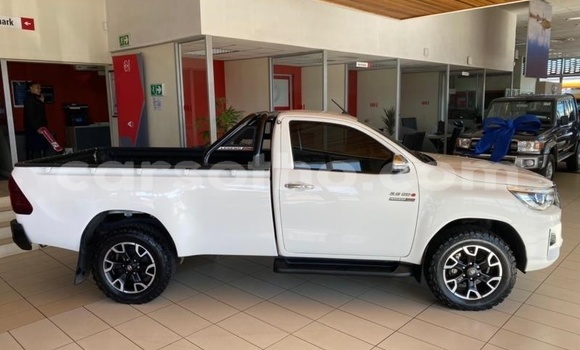 Buy Used Toyota Hilux White Car in Maseru in Maseru Buy Used Toyota Hilux White Car in Maseru in Maseru
