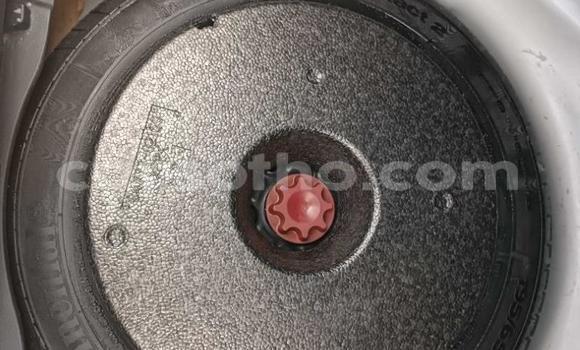 Acheter Occasion Voiture Toyota Corolla Blanc à Maputsoe, Leribe Acheter Occasion Voiture Toyota Corolla Blanc à Maputsoe, Leribe