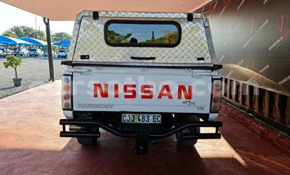 Sayi Na hannu Nissan NP 300 Silver Mota in Maseru a Maseru Sayi Na hannu Nissan NP 300 Silver Mota in Maseru a Maseru