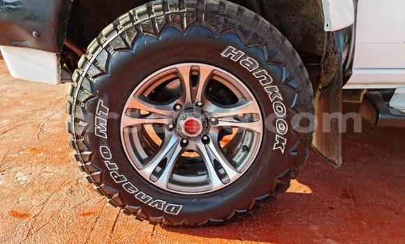 Sayi Na hannu Nissan NP 300 Silver Mota in Maseru a Maseru Sayi Na hannu Nissan NP 300 Silver Mota in Maseru a Maseru