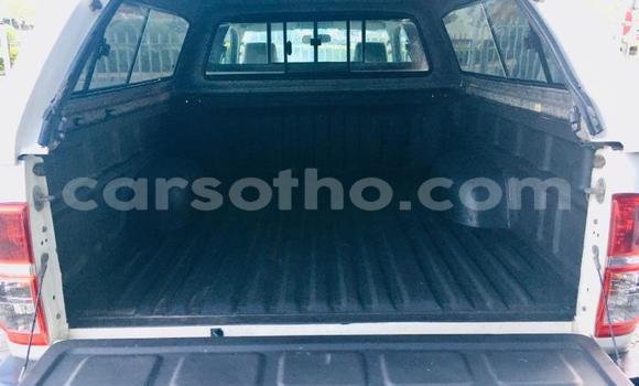 اشتري مستعمل Toyota Hilux White سيارة في Maseru في Maseru اشتري مستعمل Toyota Hilux White سيارة في Maseru في Maseru
