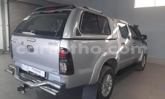 Sayi Na hannu Toyota Hilux Silver Mota in Maseru a Maseru Sayi Na hannu Toyota Hilux Silver Mota in Maseru a Maseru