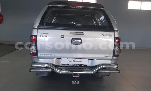 Sayi Na hannu Toyota Hilux Silver Mota in Maseru a Maseru Sayi Na hannu Toyota Hilux Silver Mota in Maseru a Maseru