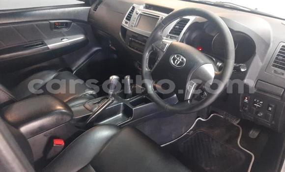 Sayi Na hannu Toyota Hilux Silver Mota in Maseru a Maseru Sayi Na hannu Toyota Hilux Silver Mota in Maseru a Maseru